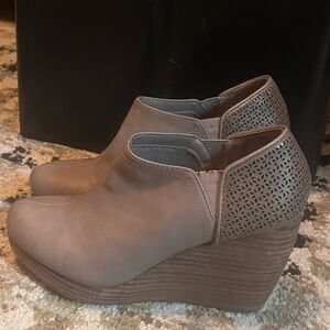 Dr Scholls wedge bootie size 7 1/2